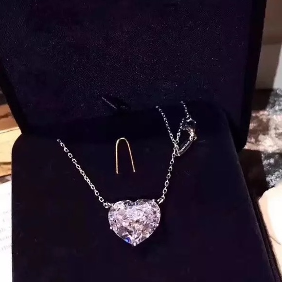 12ct Solitaire Heart Necklace - Picture 15 of 16
